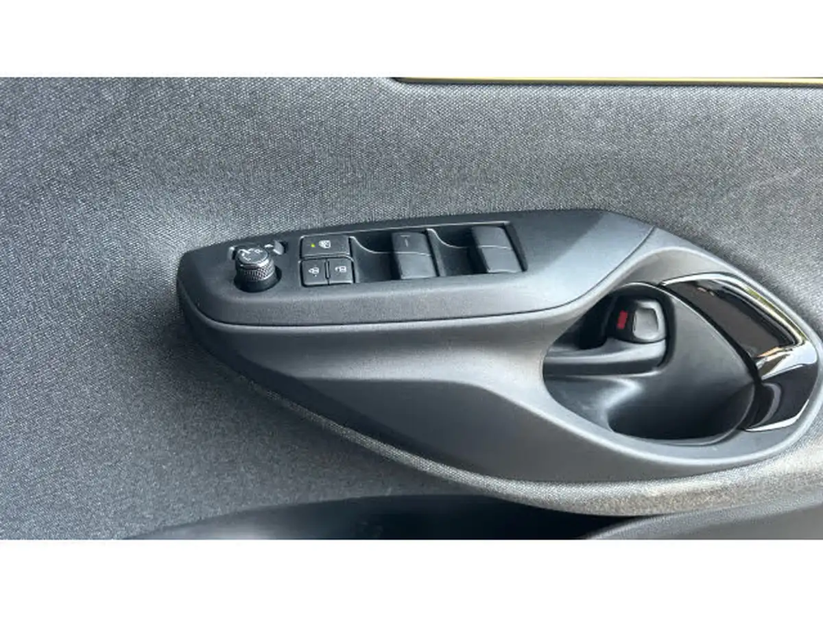 2022-toyota-yaris-cross-15-vvt-i-dynamic-big-25