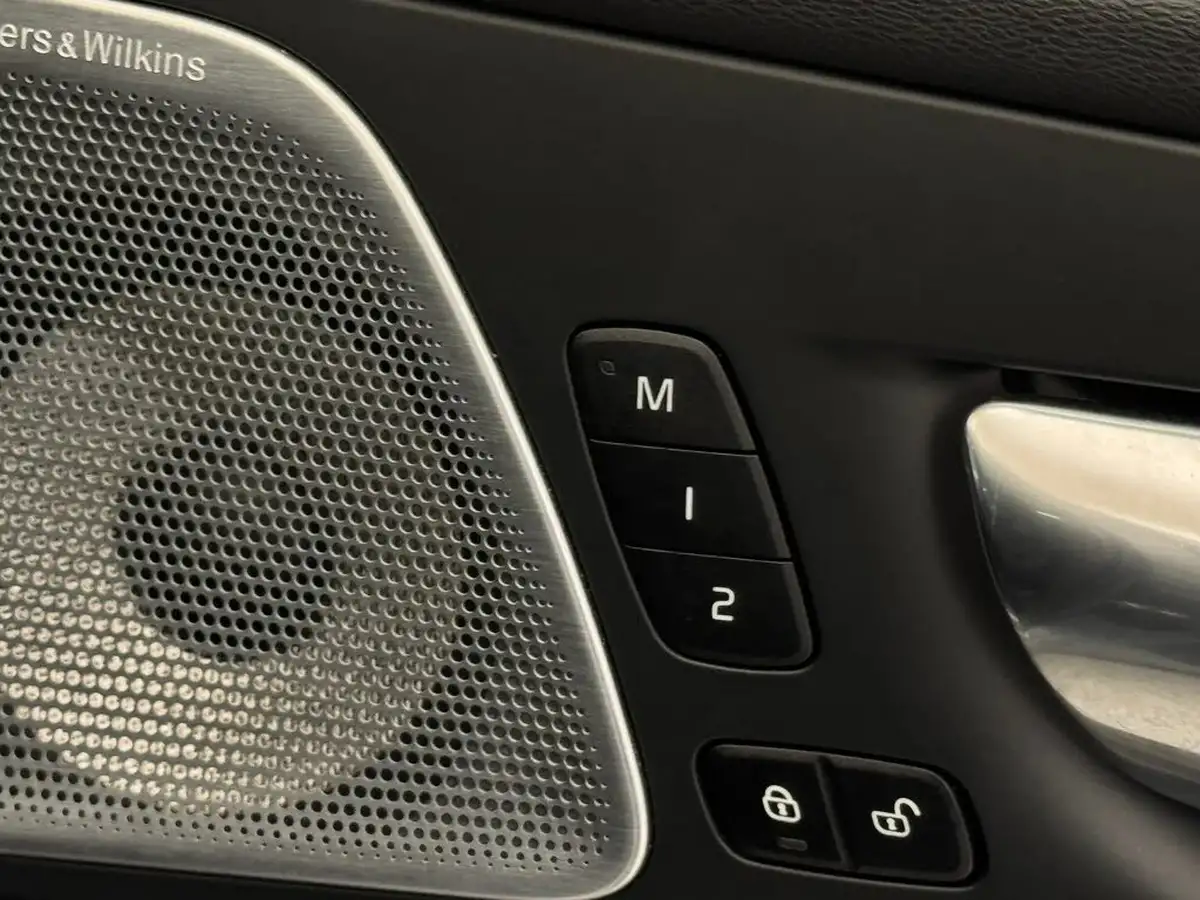 2022-volvo-xc60-20-b5-ultimate-big-23