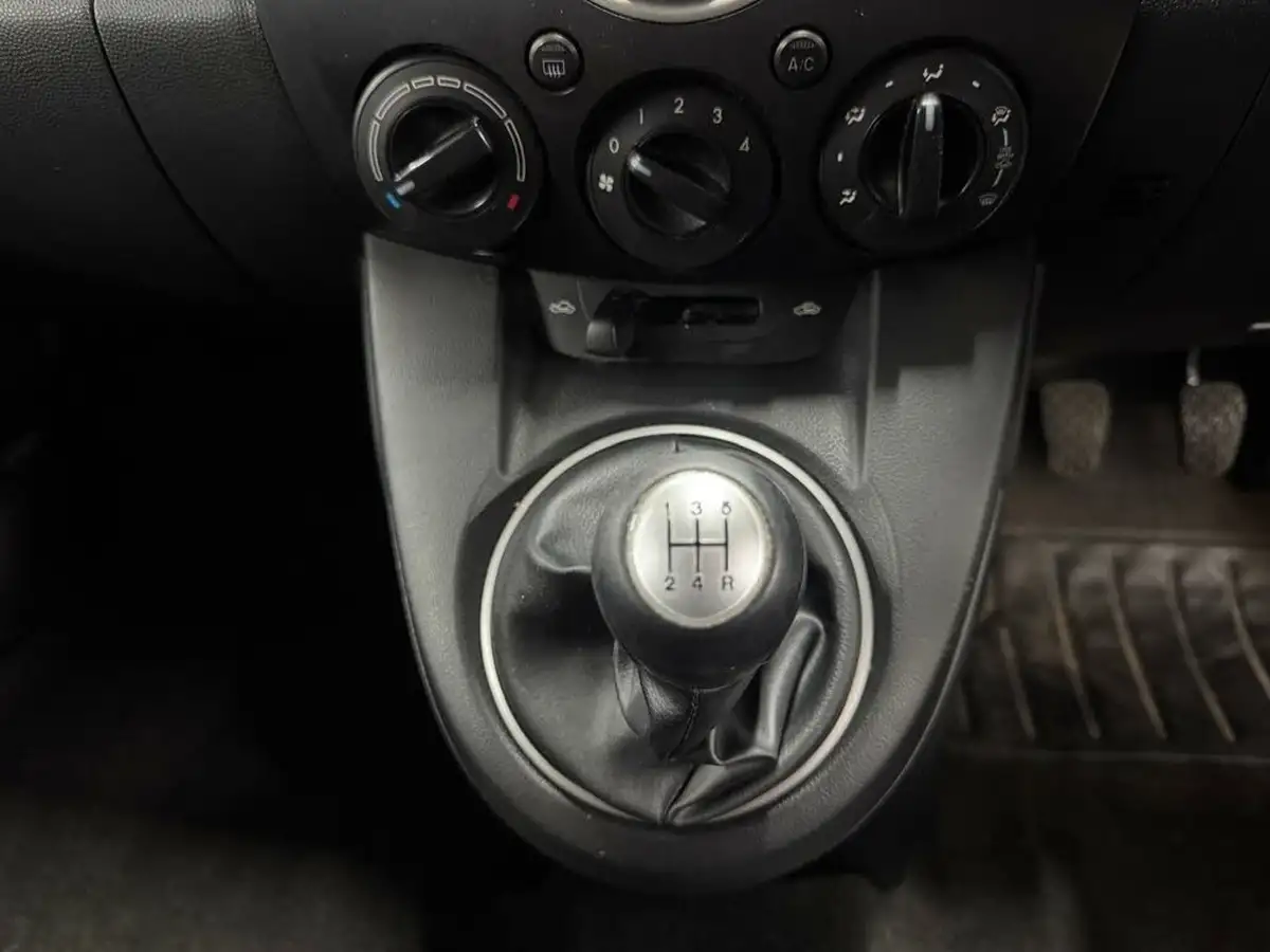 2009-mazda-mazda2-13-ts2-5d-big-34