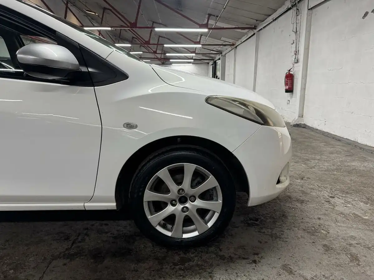 2009-mazda-mazda2-13-ts2-5d-big-10