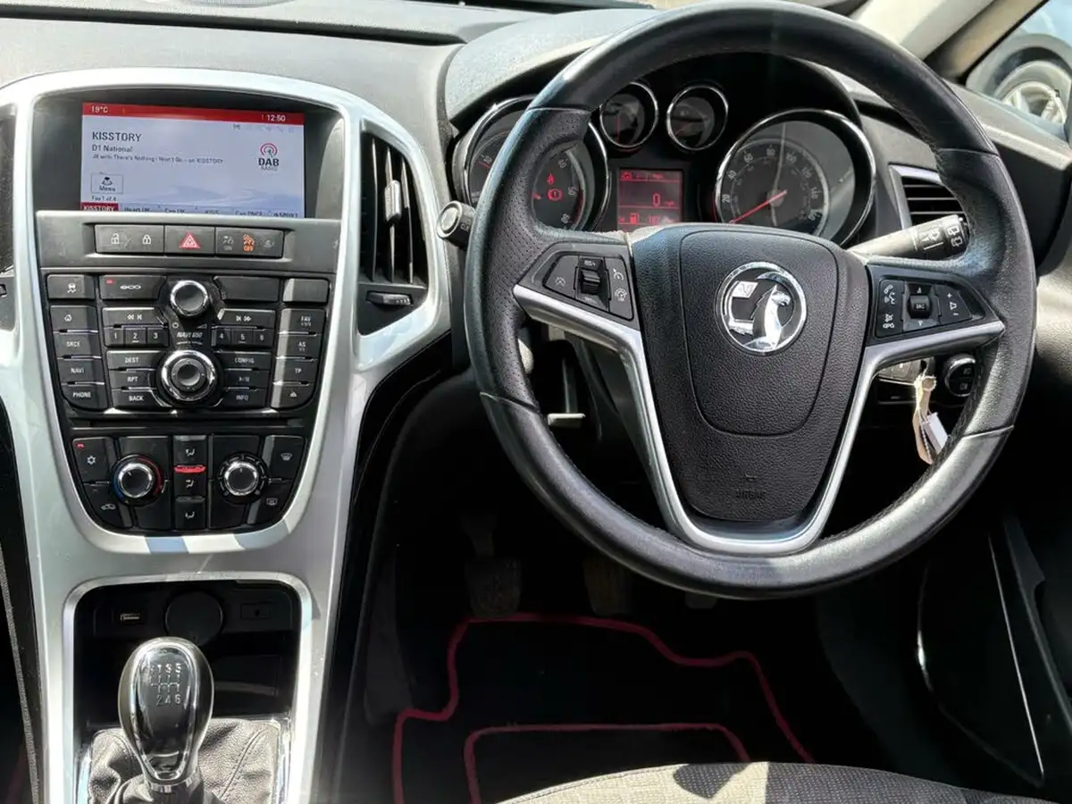 2014-vauxhall-astra-gtc-17cdti-sri-130ps-big-18