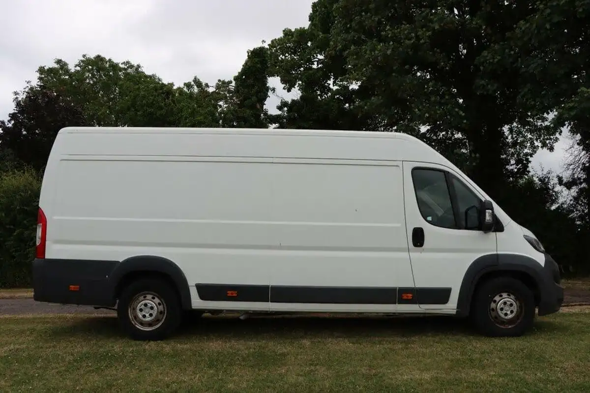 2017-peugeot-boxer-20-bluehdi-professional-435-l4h2-big-3