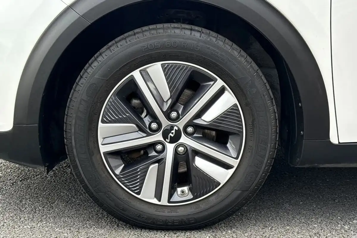 2022-kia-niro-16-gdi-2-139bhp-156kwh-big-12