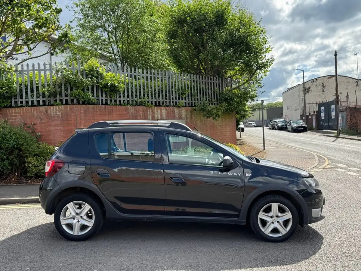 2015-dacia-sandero-stepway-09-laureate-big-4