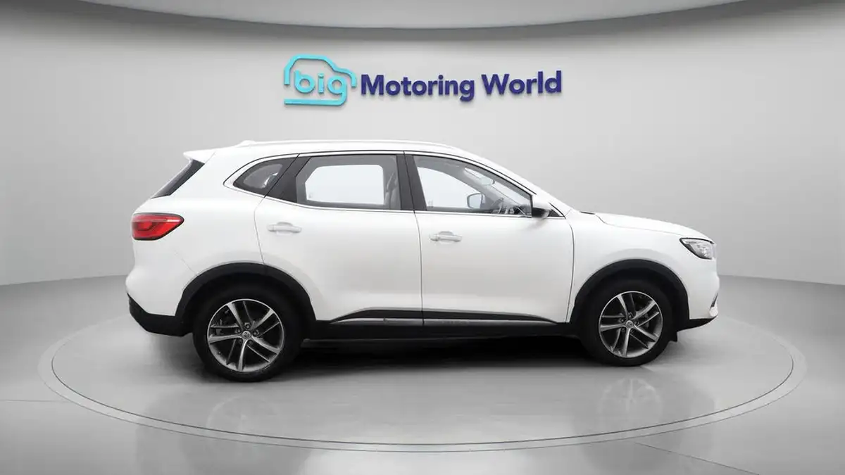 2023-mg-hs-15t-gdi-excite-162ps-dct-big-8