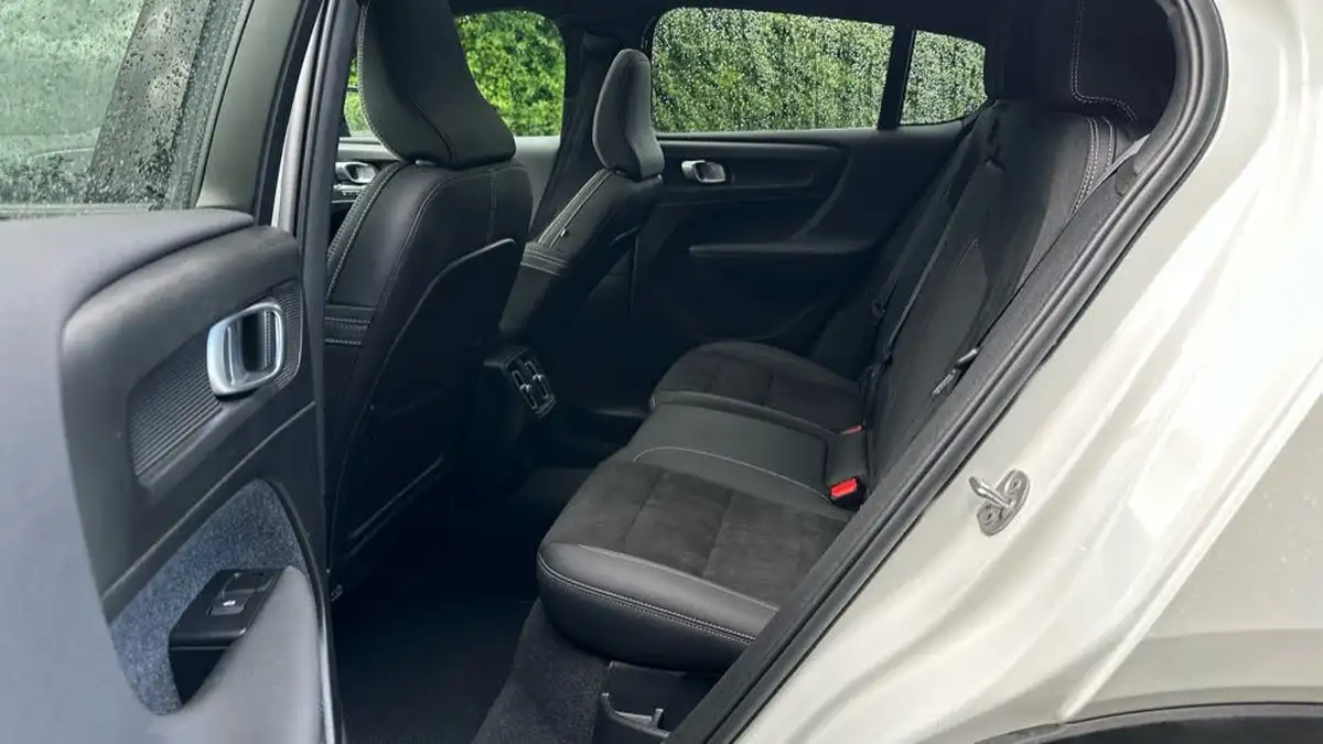 2022-volvo-c40-e-twin-recharge-pro-big-31