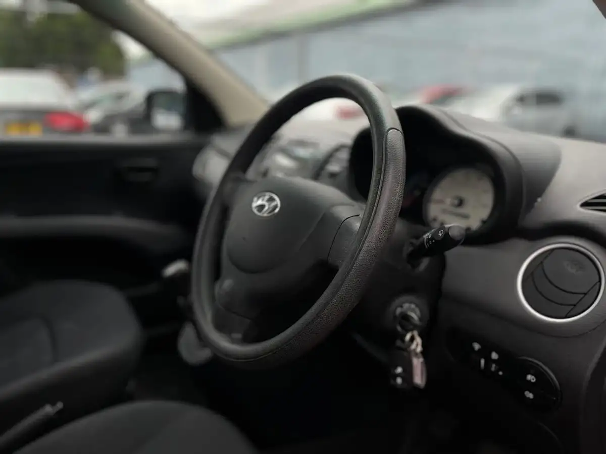 2010-hyundai-i10-comfort-big-14
