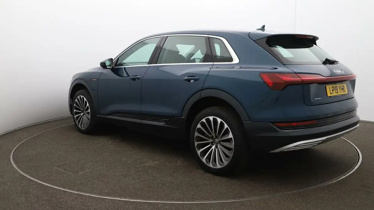 2019-audi-e-tron-55e-big-58