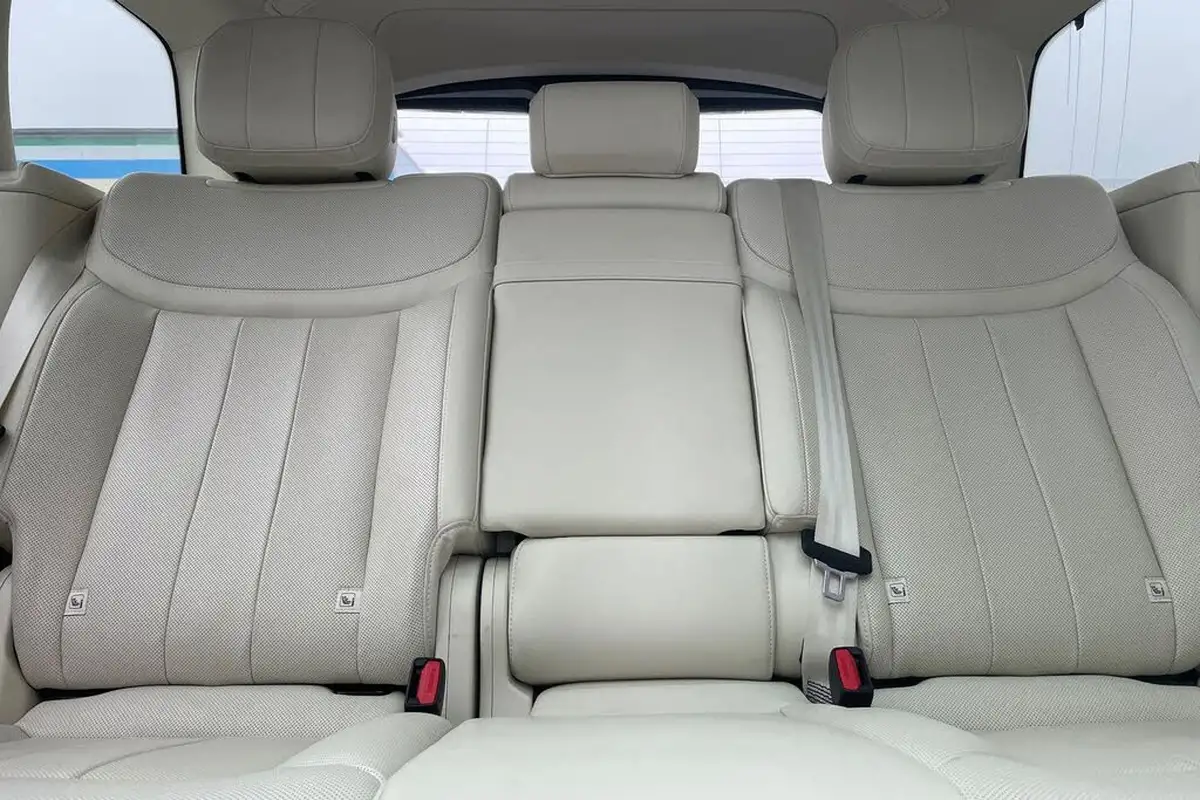2023-land-rover-range-rover-30-p440e-se-big-40