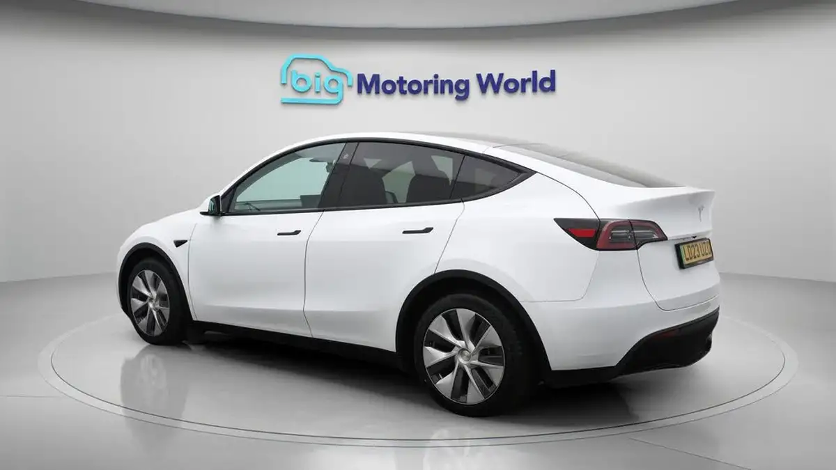 2023-tesla-model-y-e-rwd-big-5