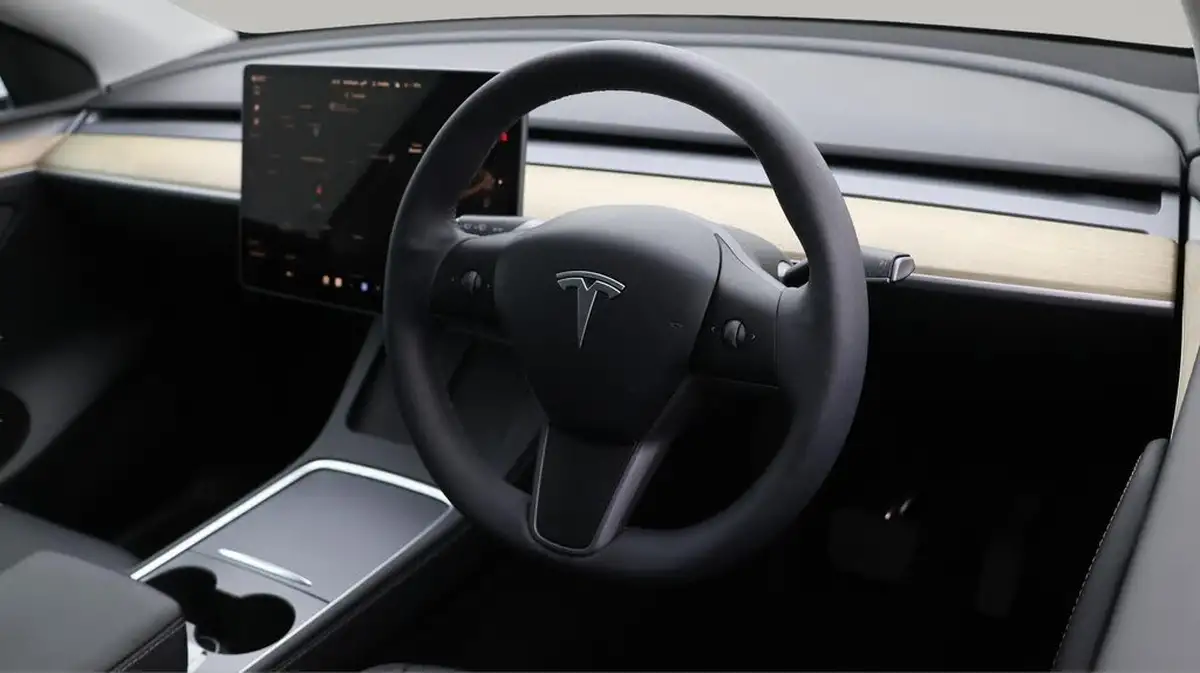 2023-tesla-model-y-e-rwd-big-9
