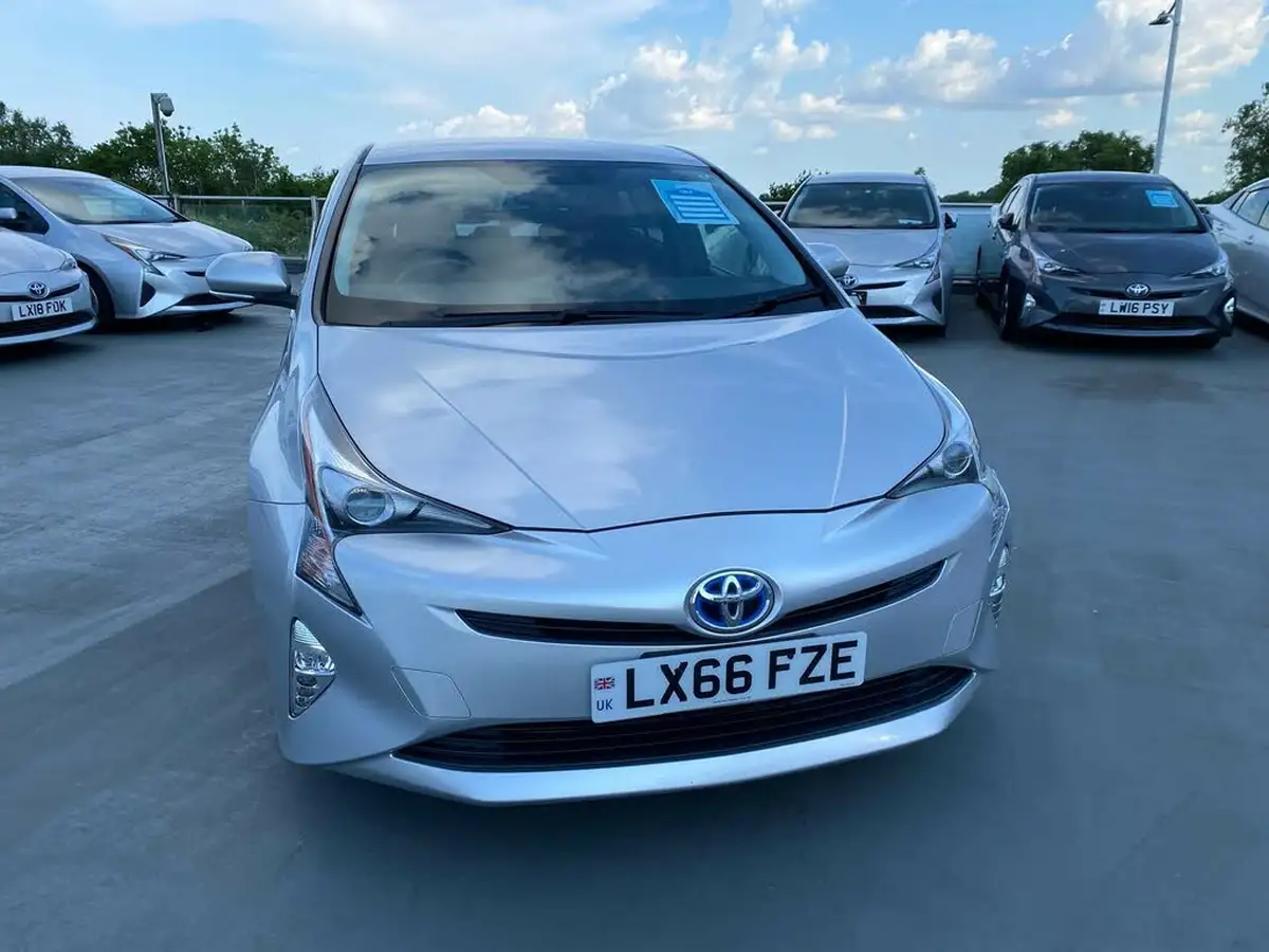 2017-toyota-prius-hybrid-big-5