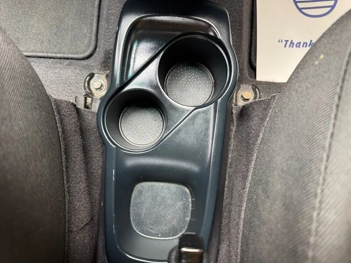 2012-hyundai-i10-12-active-big-29