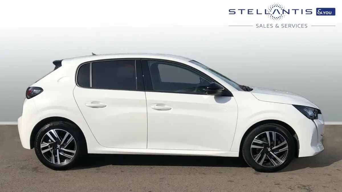 2023-peugeot-208-12-puretech-allure-premium-100ps-big-1