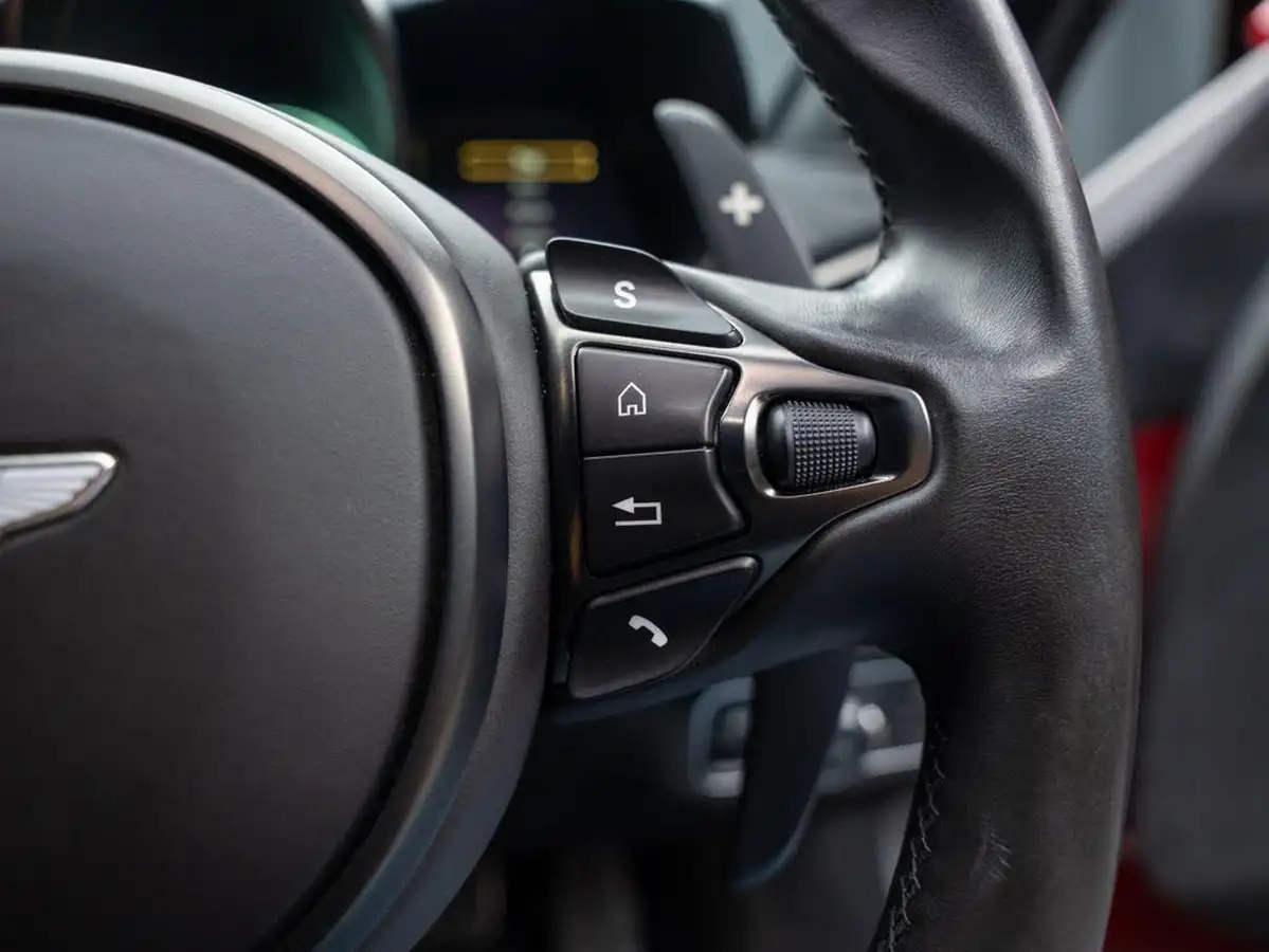 2019-aston-martin-vantage-40-v8-vantage-big-14