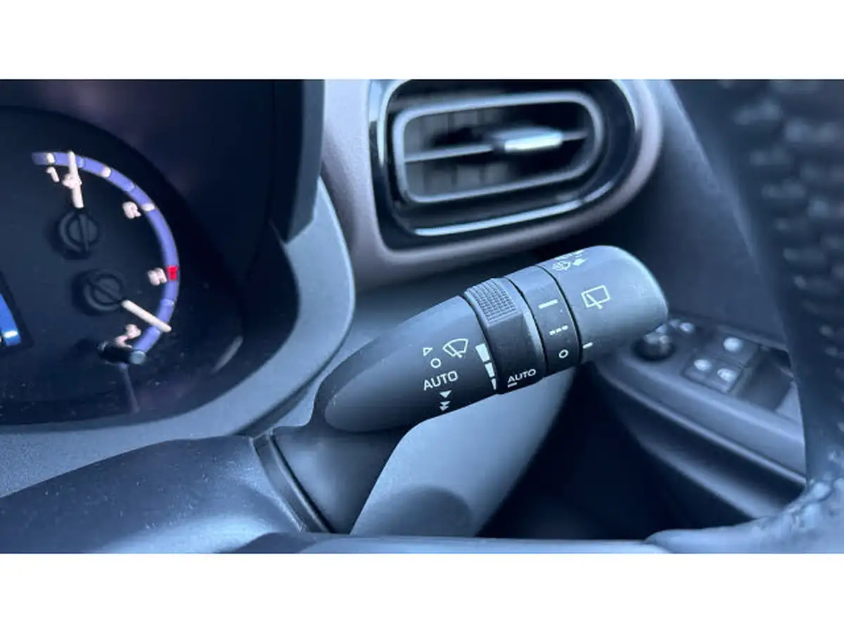 2022-toyota-yaris-cross-15-vvt-i-excel-big-28