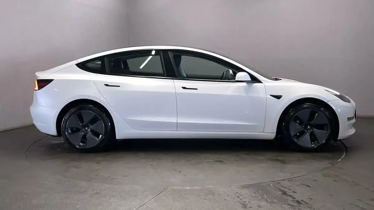 2022-tesla-model-3-e-long-range-big-8
