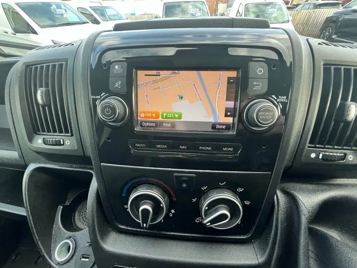 2022-peugeot-boxer-22-bluehdi-professional-435-l4-h2-big-27