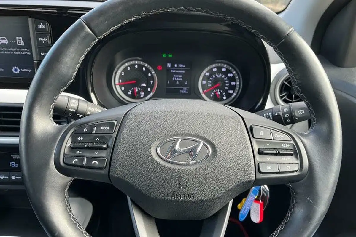 2022-hyundai-i10-12-premium-auto-big-11