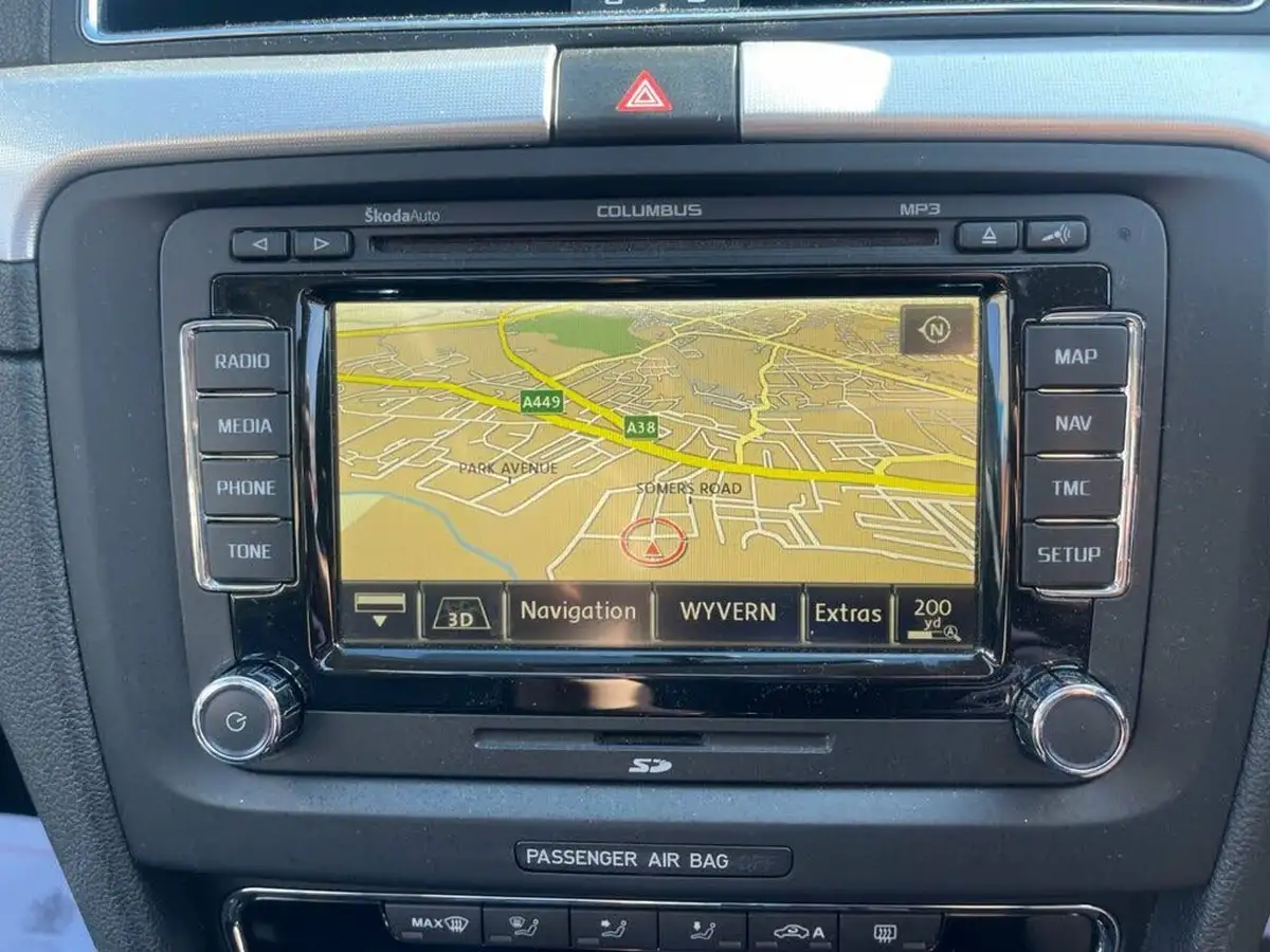 2011-skoda-superb-20td-elegance-172ps-estate-dsg-big-12