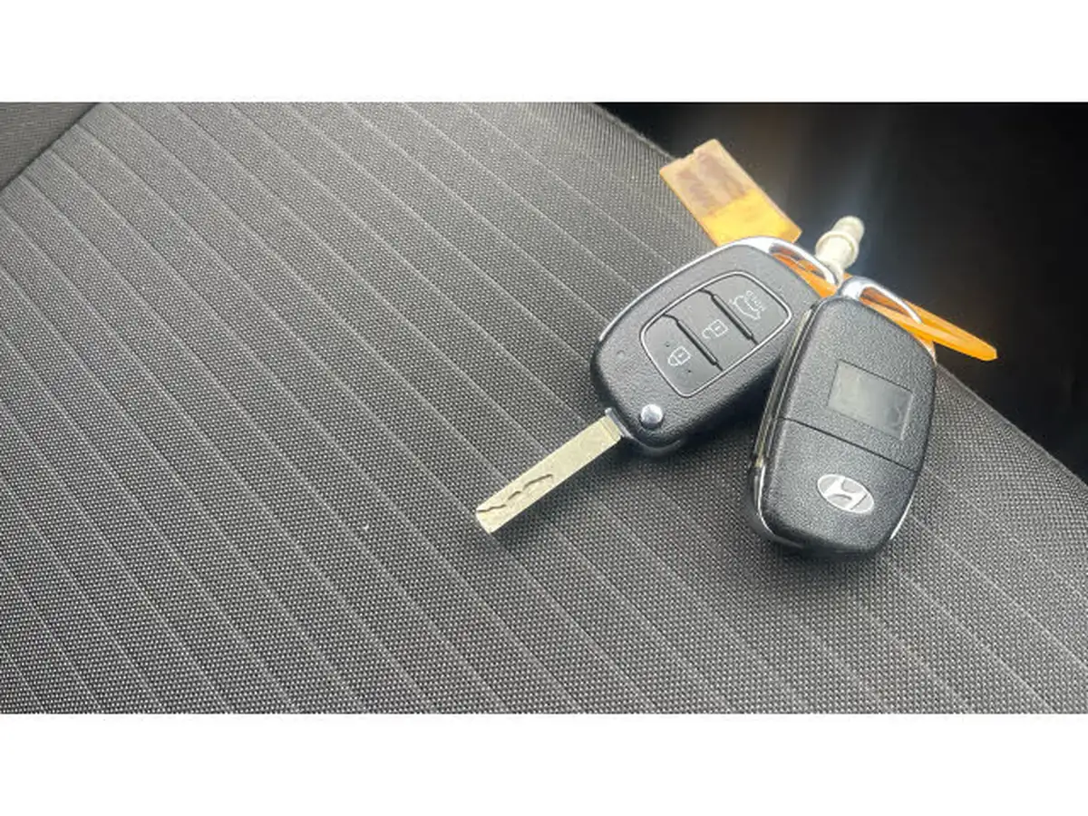 2023-hyundai-i20-10-t-gdi-se-connect-eclutch-imt-big-19
