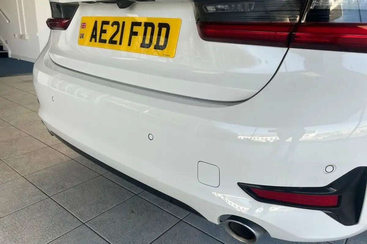 2021-bmw-3-series-20-330e-xdrive-sport-pro-saloon-4d-big-37
