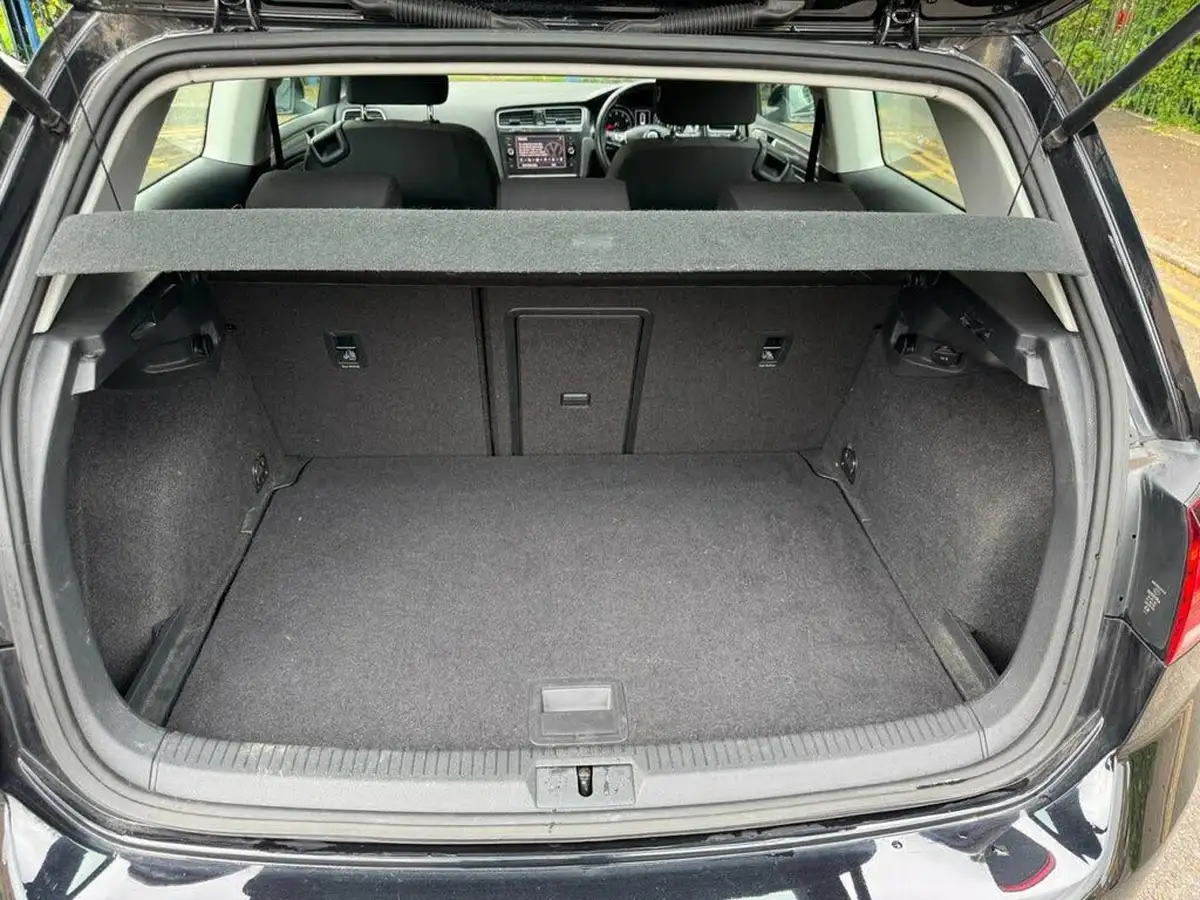 2017-volkswagen-golf-14-tsi-se-nav-ss-hatchback-3d-big-37
