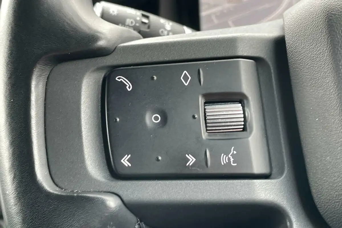 2023-land-rover-110-defender-30-d300-x-dynamic-hse-big-24