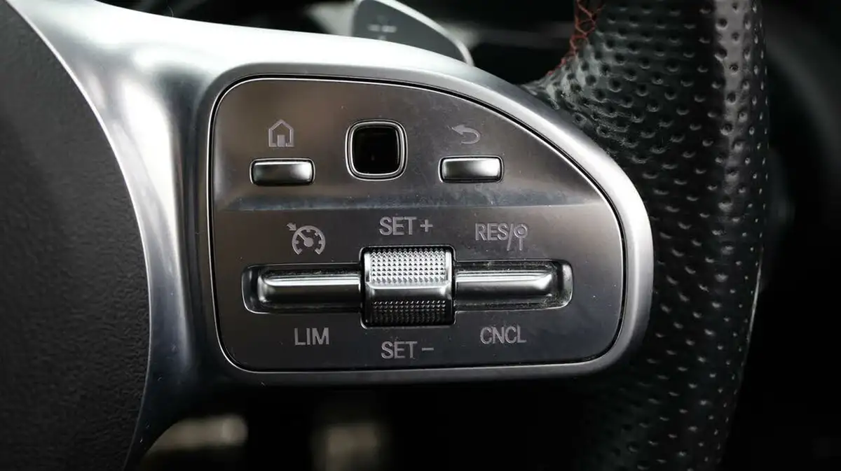 2019-mercedes-benz-a-class-20-a220-amg-line-saloon-4d-4matic-big-22