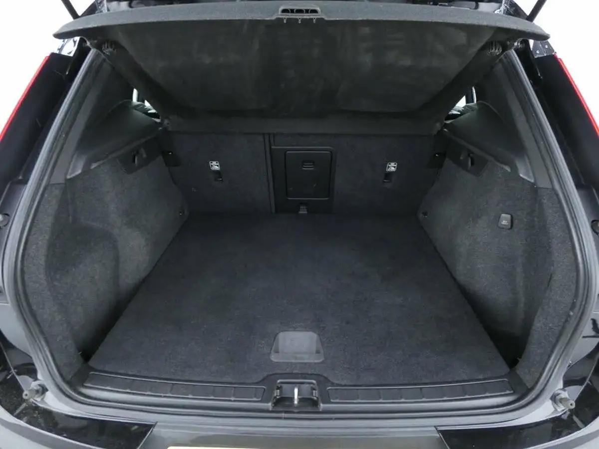 2021-volvo-xc40-15-t3-momentum-161bhp-big-20