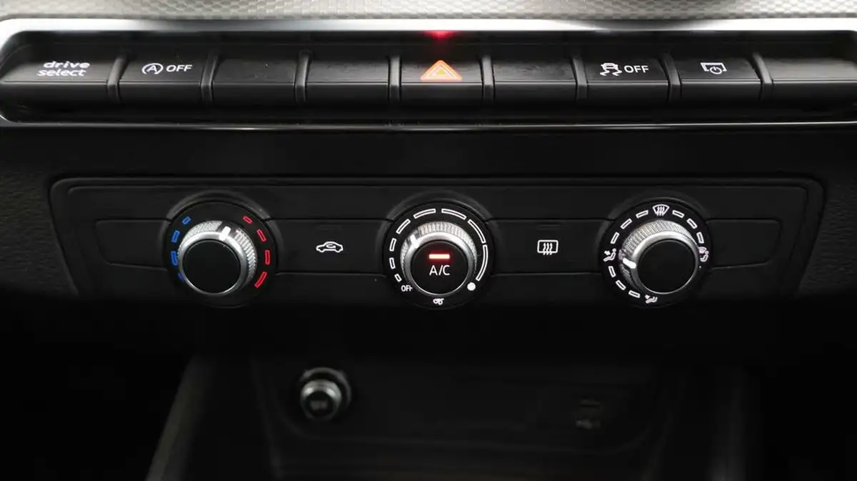 2021-audi-q2-10-30-tfsi-sport-big-12