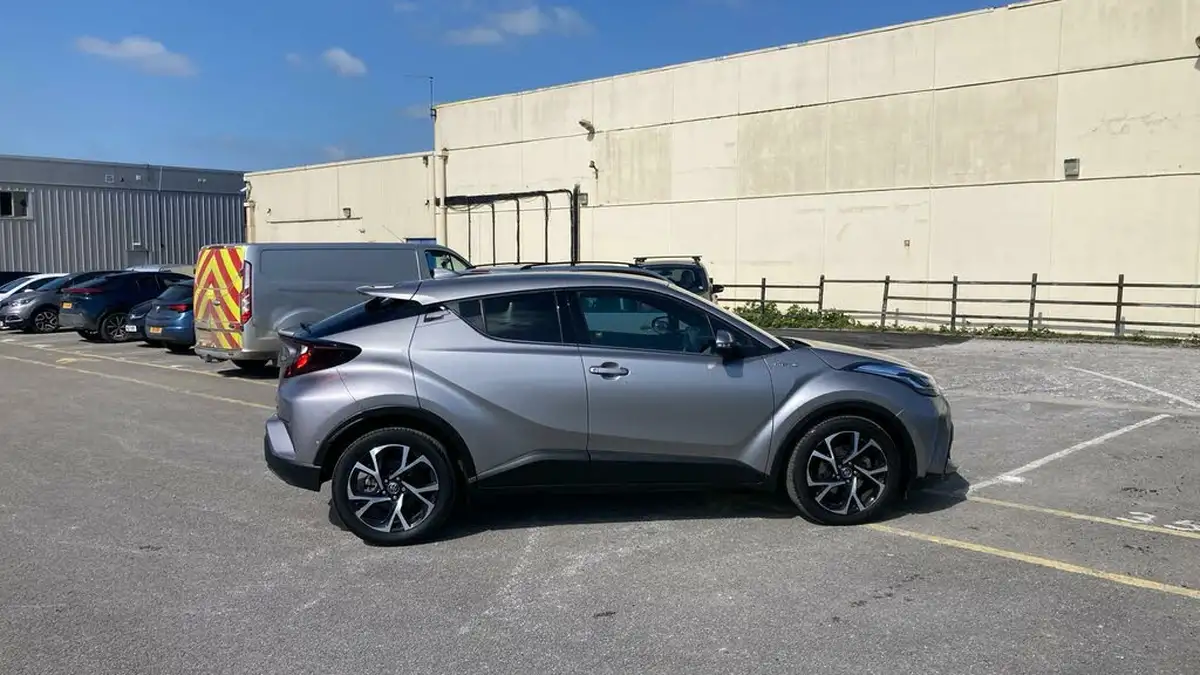 2022-toyota-c-hr-18-vvt-i-design-big-15