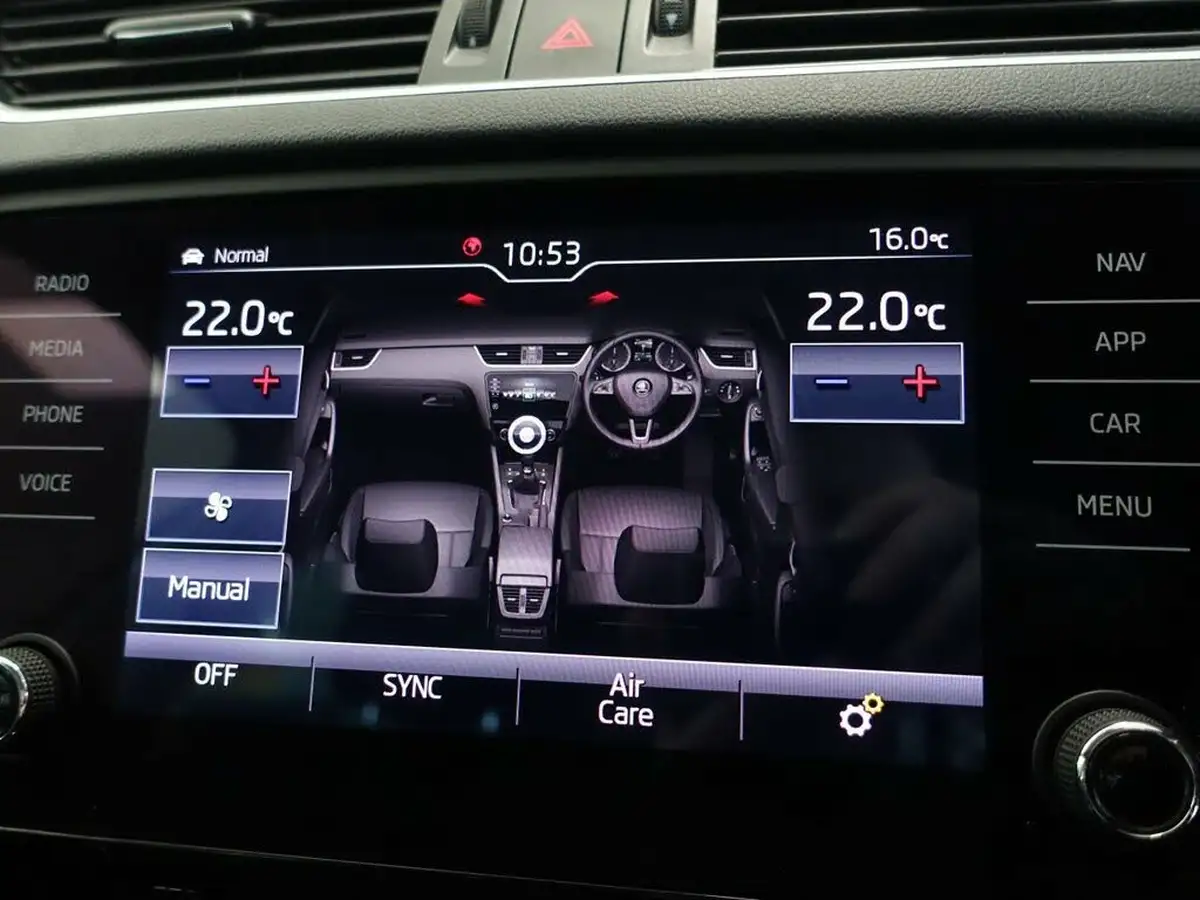 2019-skoda-octavia-16tdi-se-l-estate-big-32