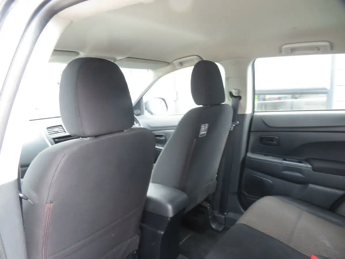 2013-mitsubishi-asx-16-2-big-20