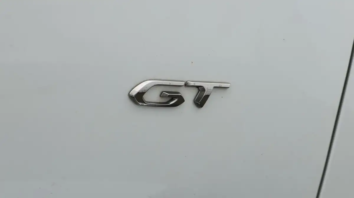 2022-peugeot-2008-suv-12-puretech-gt-big-23