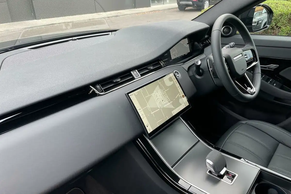 2024-land-rover-range-rover-evoque-15-p300e-dynamic-se-big-37