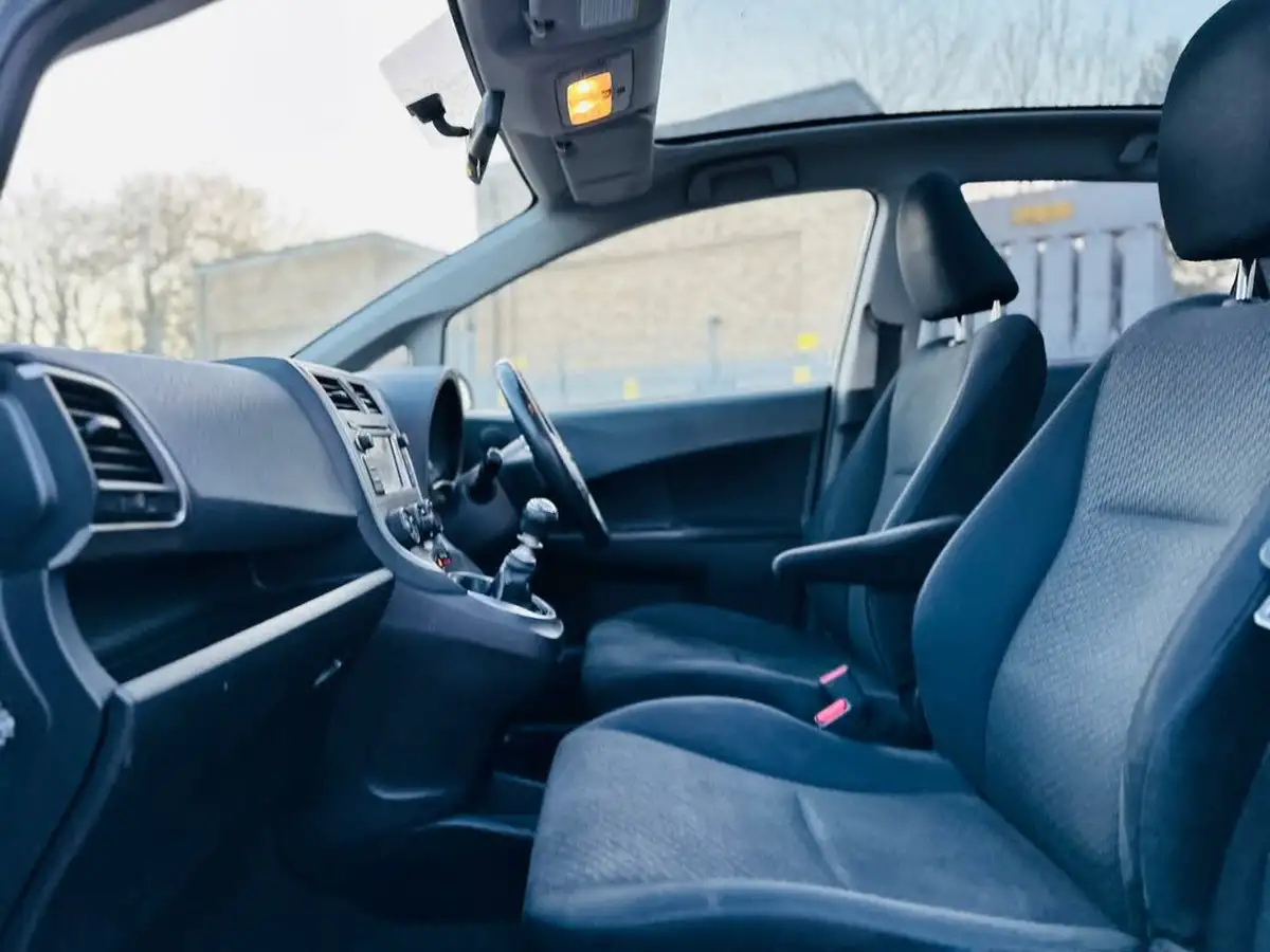 2011-toyota-verso-s-133-t-spirit-big-47