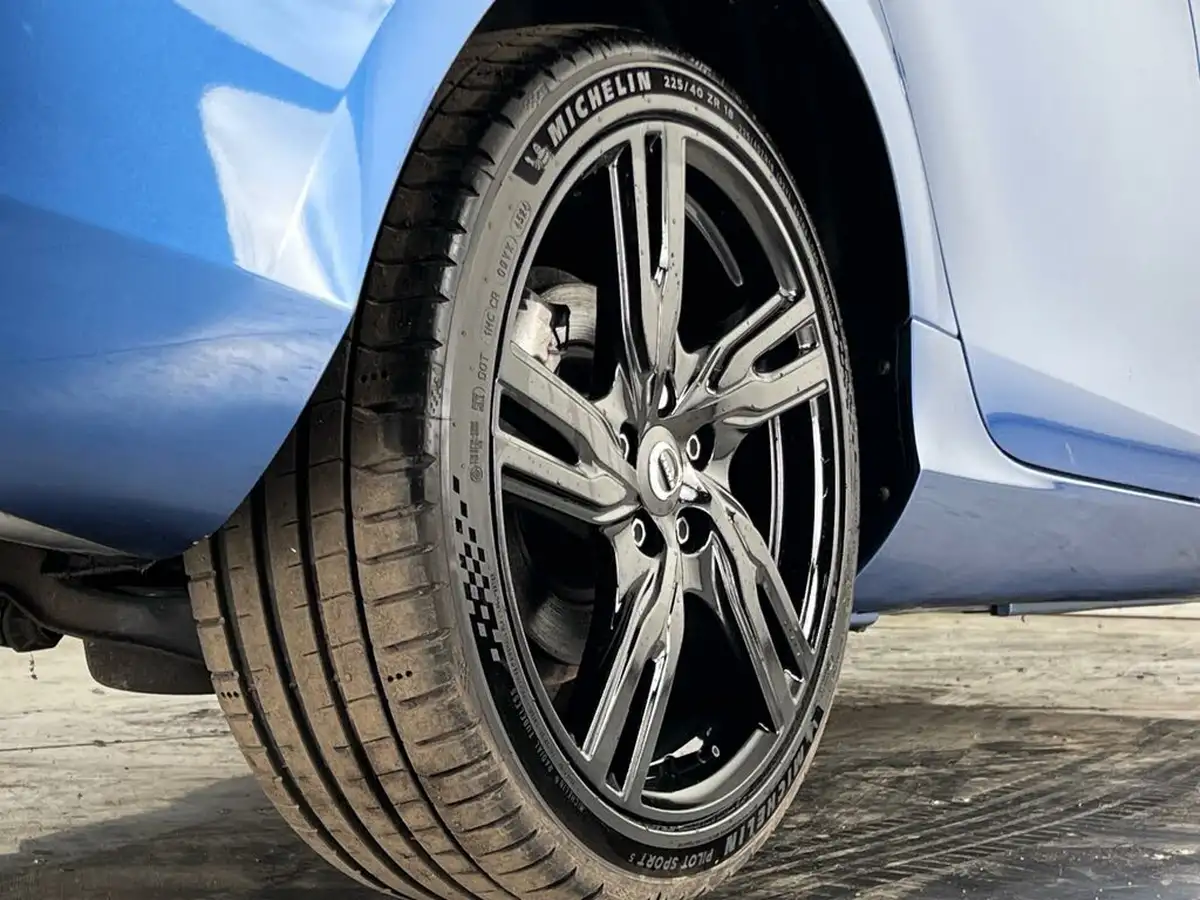 2018-volvo-v40-20-t3-r-design-pro-big-8