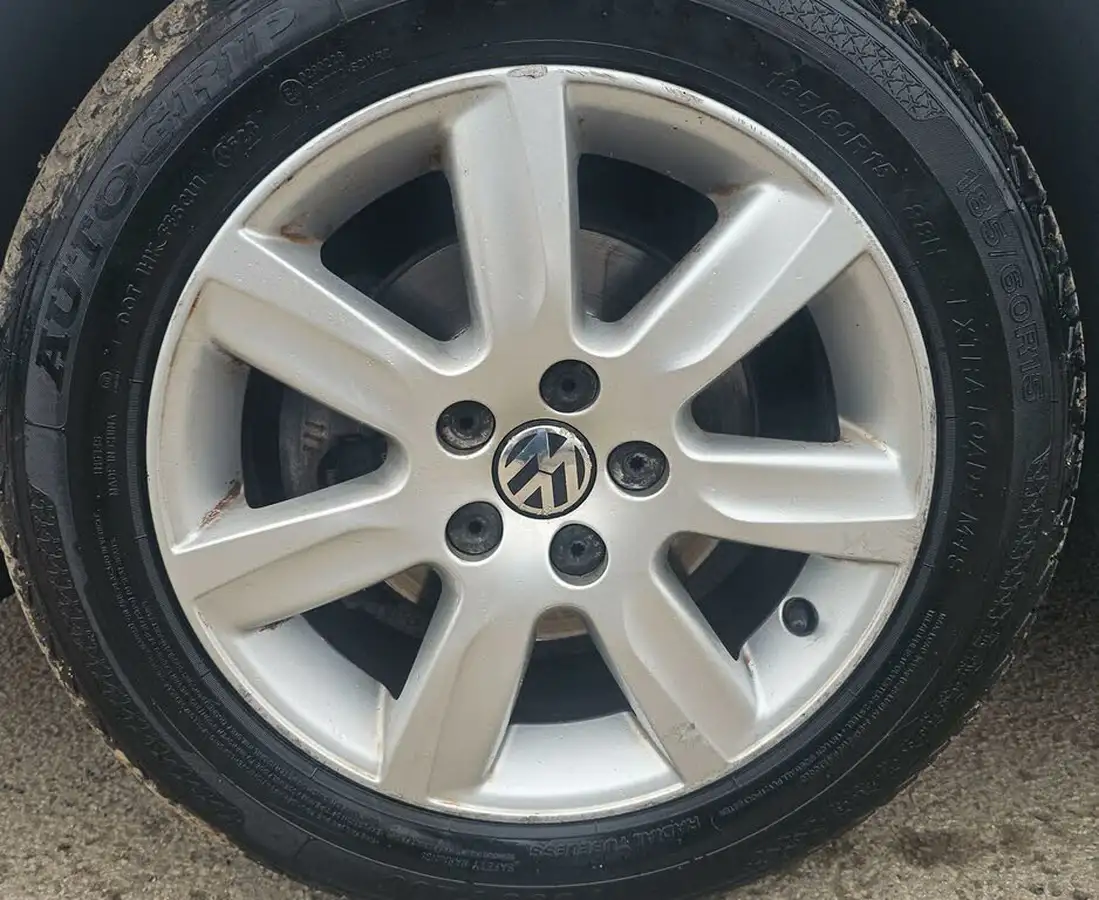 2012-volkswagen-polo-12-match-60ps-3d-big-16