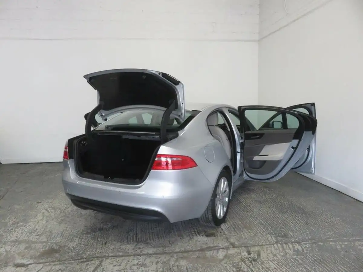 2015-jaguar-xe-20td-portfolio-163ps-auto-big-14