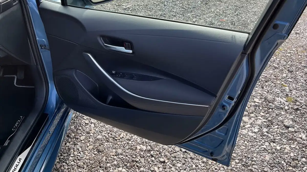 2022-toyota-corolla-18-vvt-i-icon-tech-trk-hatchback-5d-big-22