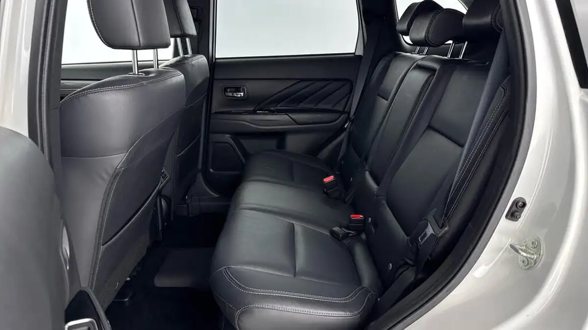 2019-mitsubishi-outlander-24-4h-phev-big-13