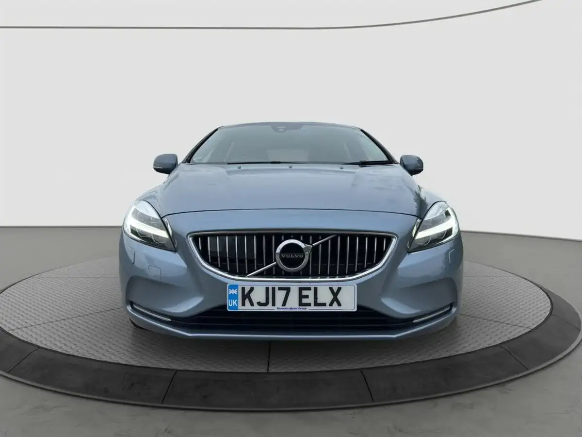 2017-volvo-v40-20td-d4-inscription-big-2