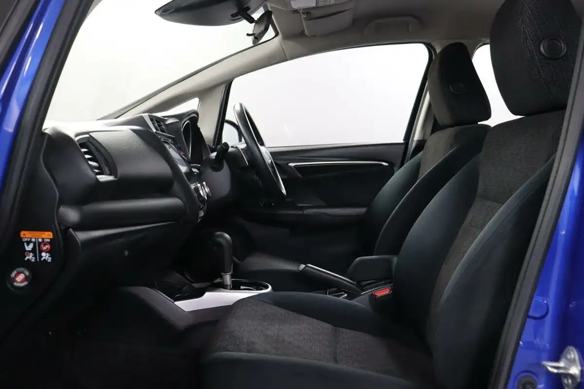 2015-honda-jazz-13-i-vtec-se-cvt-big-35