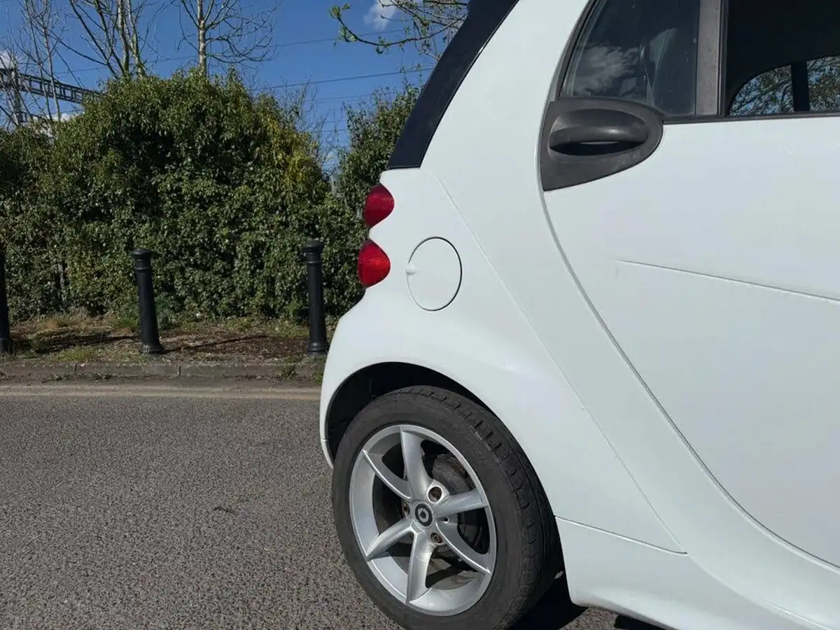 2013-smart-fortwo-10-edition-21-coupe-big-3