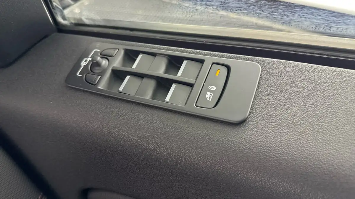 2021-land-rover-discovery-sport-15-p300e-r-dynamic-se-big-21