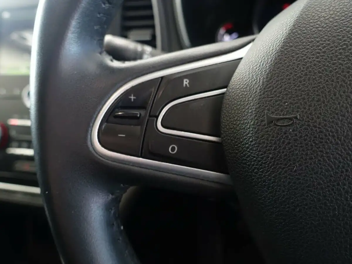 2019-renault-megane-13-tce-iconic-hatchback-big-17