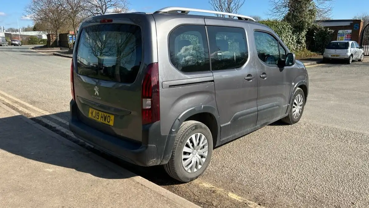 2019-peugeot-rifter-15-bluehdi-active-100bhp-standard-big-31