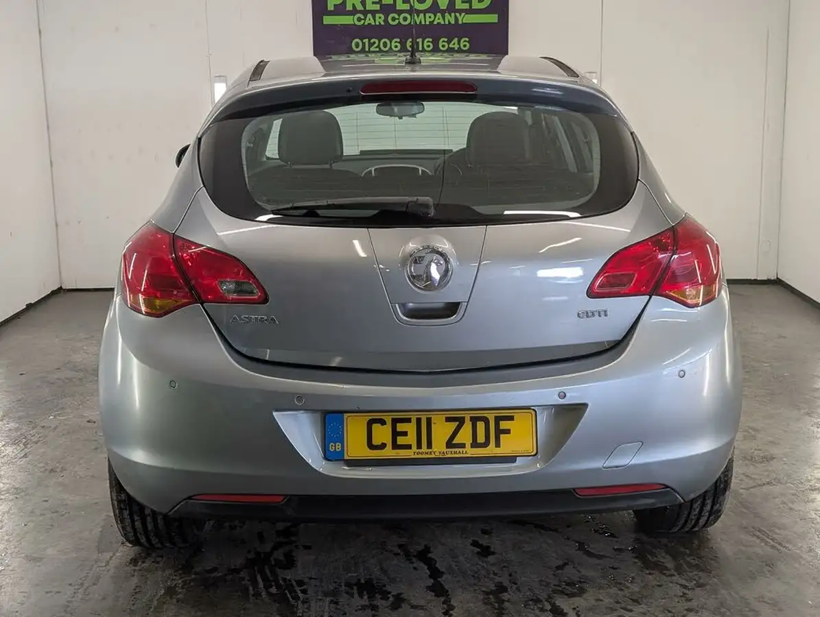 2011-vauxhall-astra-17td-exclusiv-17cdti-16v-110ps-ecoflex-hatchback-5d-big-2