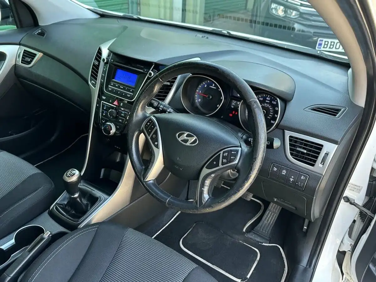 2012-hyundai-i30-16td-active-blue-drive-isg-big-25